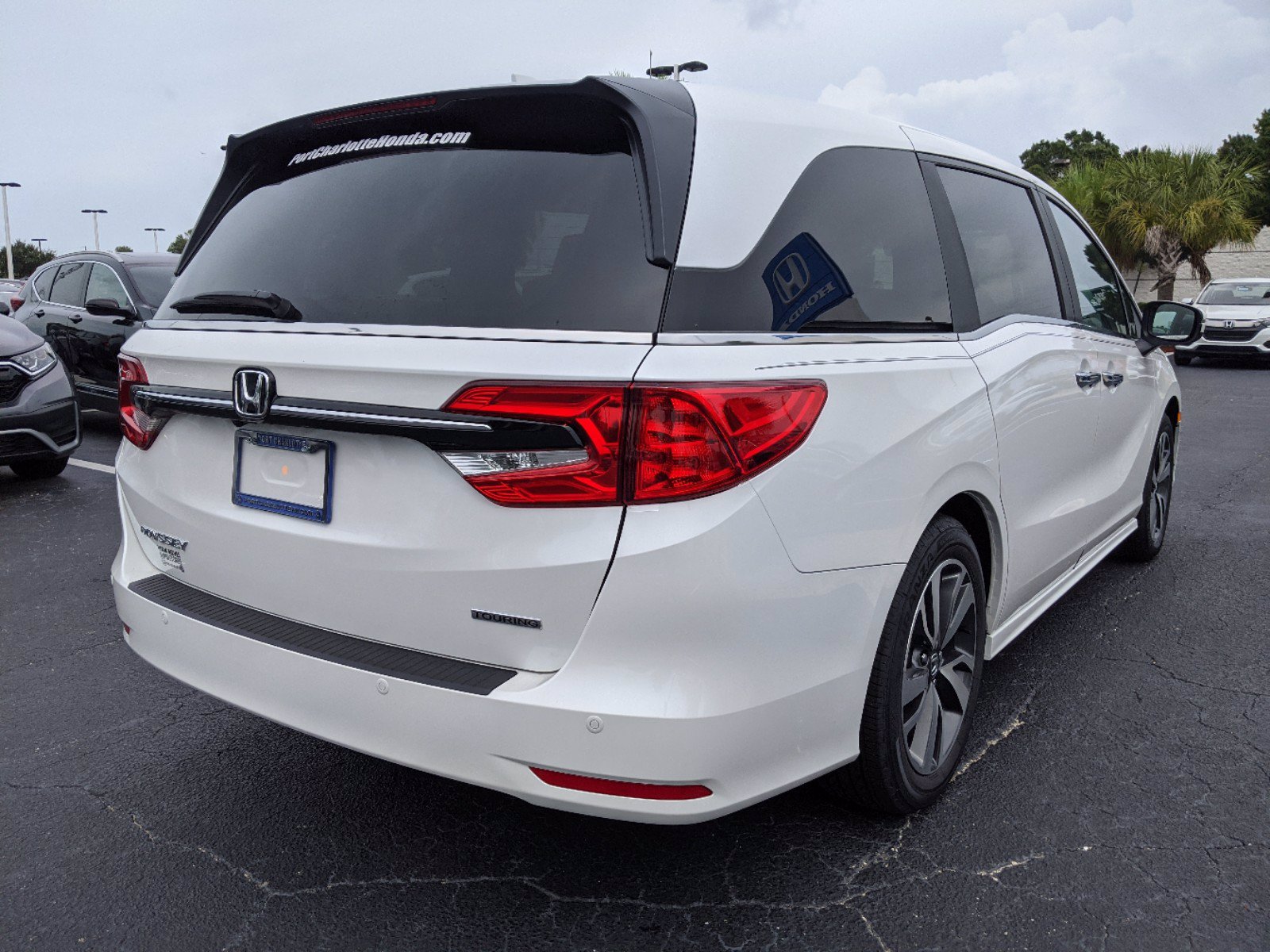 New 2021 Honda Odyssey Touring FWD 4D Passenger Van